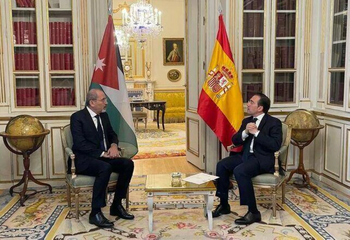 Deputy Prime Minister and Foreign Minister Ayman Safadi and Spain’s Minister for Foreign Affairs, European Union and Cooperation José Manuel Albares discuss mechanisms to advance cooperation in defence, economy, trade, and tourism (Petra photo)