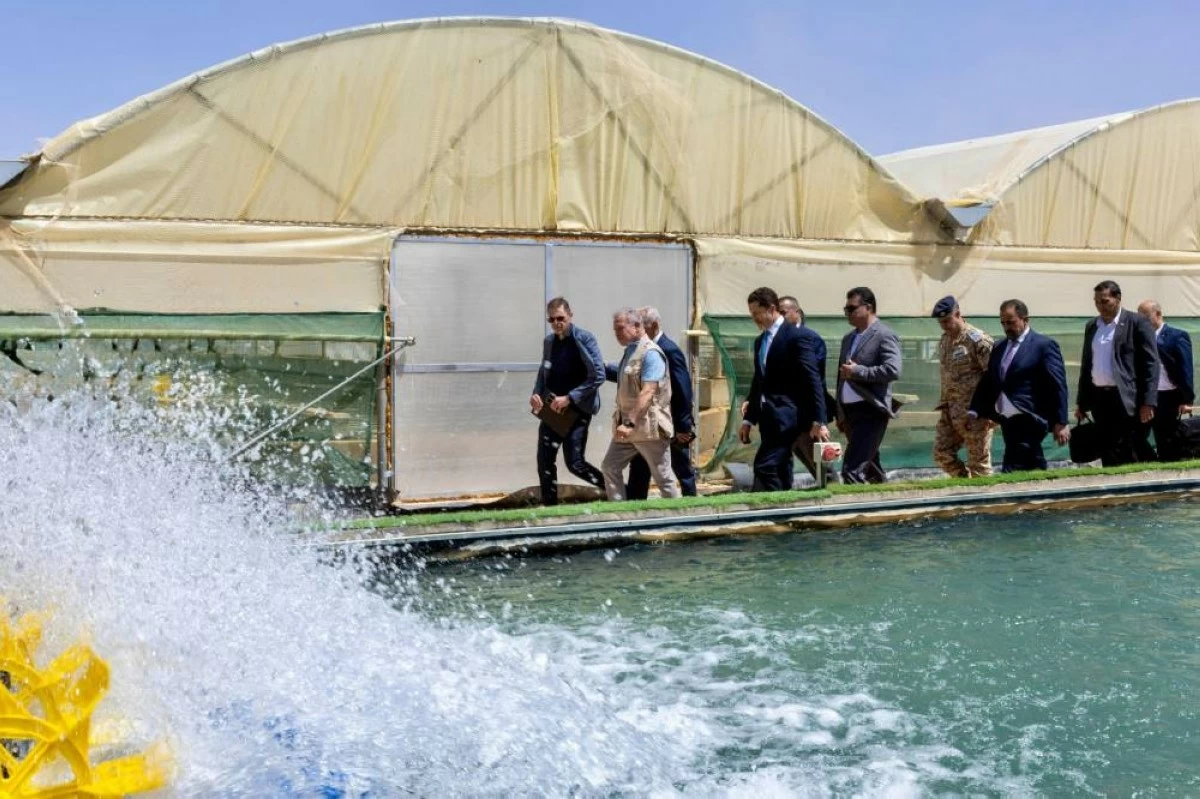 His Majesty King Abdullah visited a fish farming project in Al Jafr district, part of a Royal Initiative promoting sustainable development of the Southern Badia, and creating job opportunities for the local community (Photo courtesy of Royal Court)