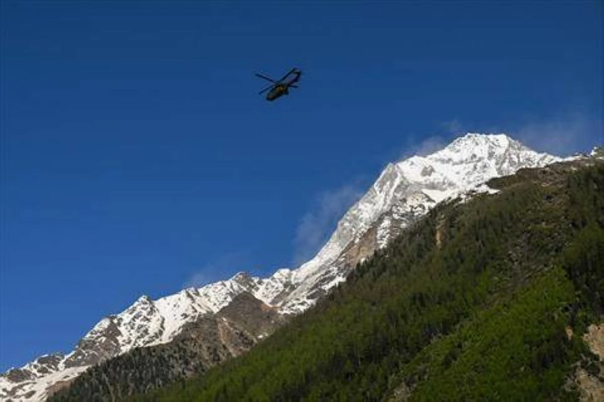 A Super Puma of Swiss air forces flies next to the Bietschhorn mountain above Wiler, on May 30, 2025, after the huge Birch Glacier collapsed and a massive landslide destroyed the evacuated small village of Blatten in the Swiss Alps (AFP photo)