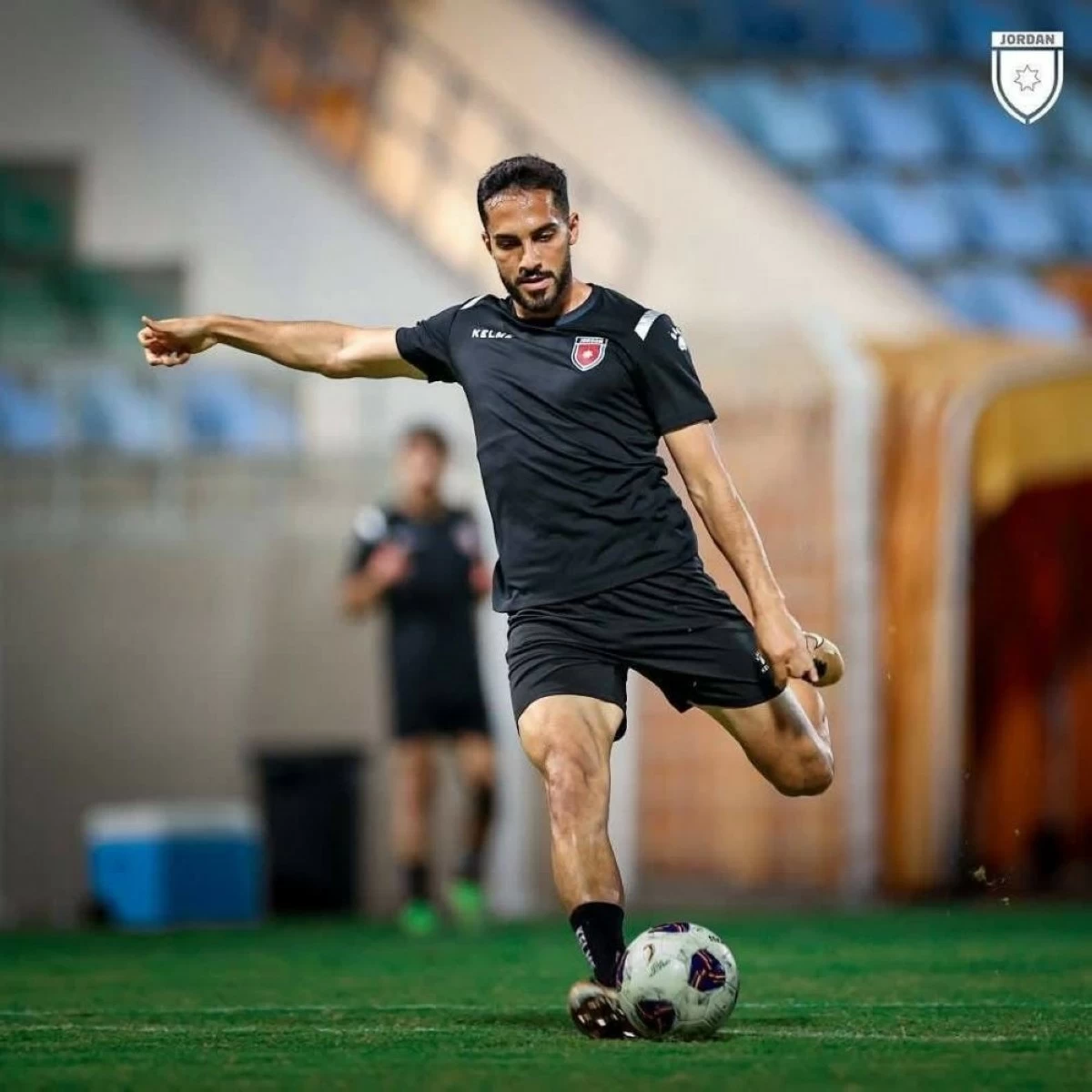 Mousa Ta'mari training in Muscat, Oman, ahead of Thursday’s qualifier (JFA photo)