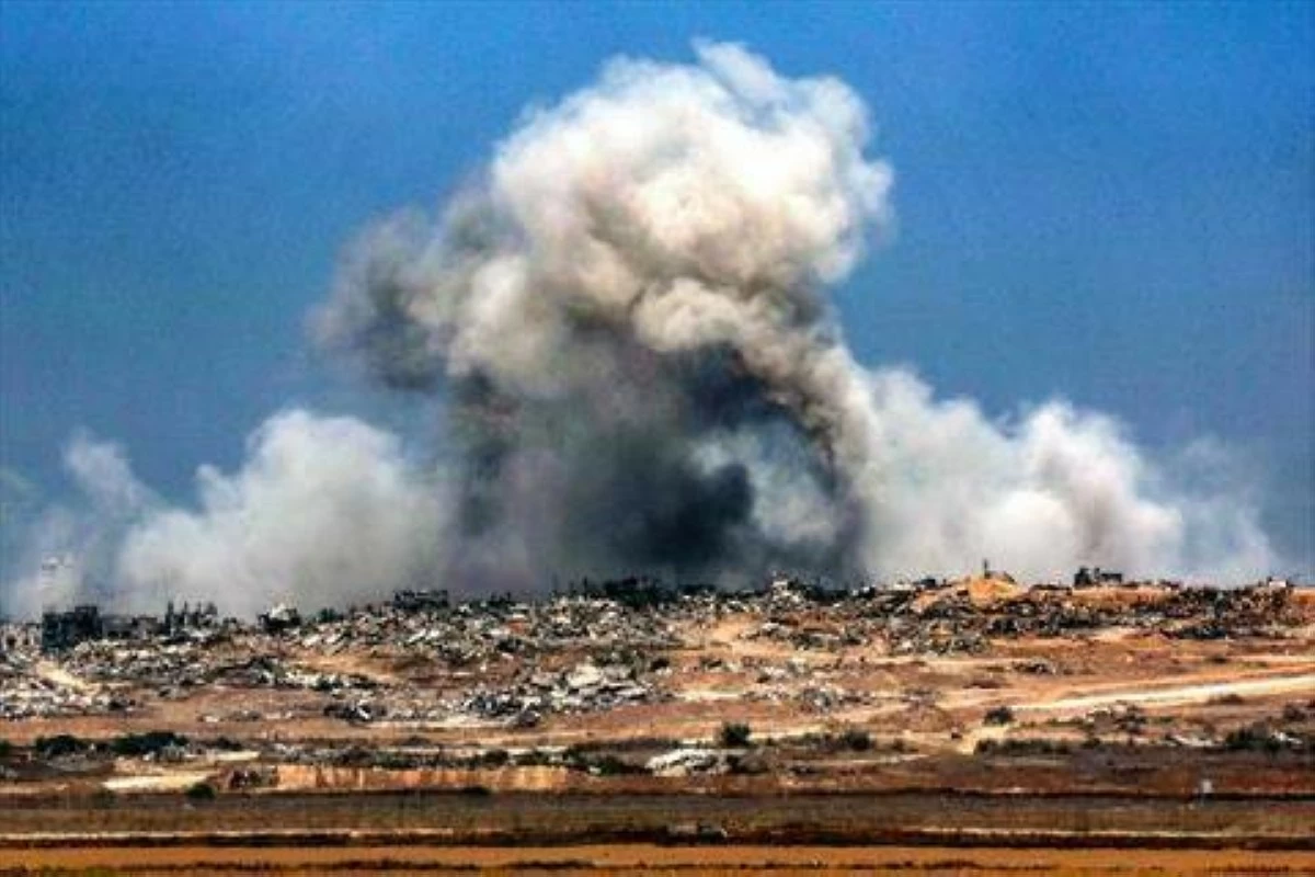 A plume of smoke erupts during Israeli bombardment in the Gaza Strip as pictured from across the border in southern Israel on June 5, 2025, amid the ongoing war between Israel and Hamas (AFP photo)