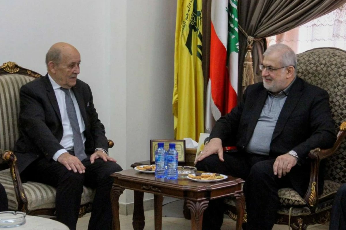 Lebanese Member of Parliament and head of the Hezbollah parliamentary block Mohammad Raad (right) meets with French envoy to Lebanon Jean-Yves Le Drian in Beirut on Wednesday
(AFP photo)
