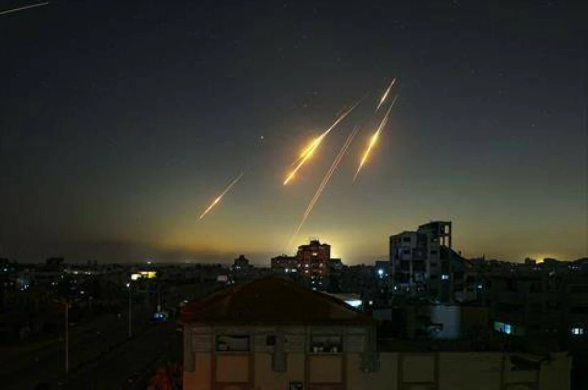 This picture taken from Nuseirat, in the central Gaza Strip, shows rocket trails in the sky late on June 13, 2025, after Iran struck Israel with barrages of missiles after a massive onslaught targeted the Islamic republic's nuclear and military facilities (AFP photo)