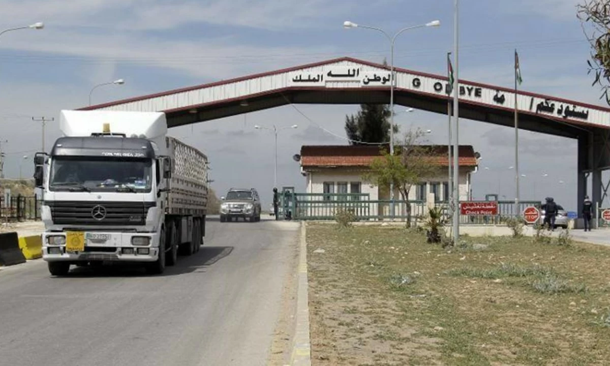 The Ministry of Finance announces on Sunday a decision to reduce and unify the fees collected from Syrian trucks and refrigerated vehicles (Petra photo)
