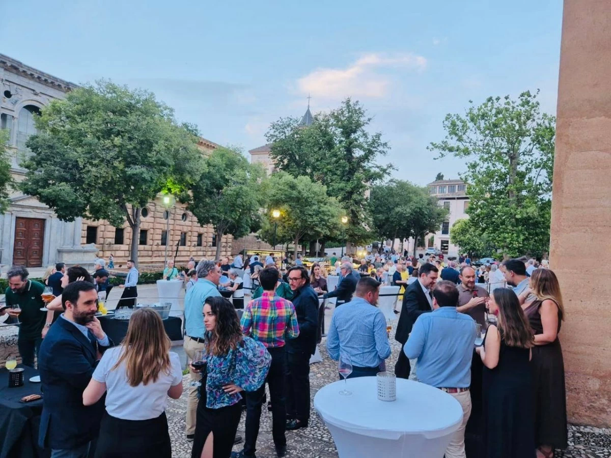 Chief Commissioner of the Petra Development and Tourism Region Authority Fares Braizat on Tuesday presents a sculpture representing Ad-Deir (The Monastery) to the management of Alhambra Palace in Spain (Photos courtesy of PDTRA)