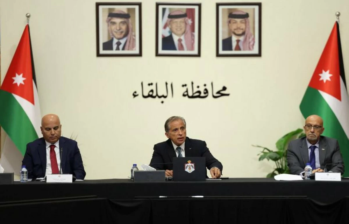 Prime Minister Jafar Hassan chairs a Cabinet session in Balqa Governorate on Wednesday (Petra photo)