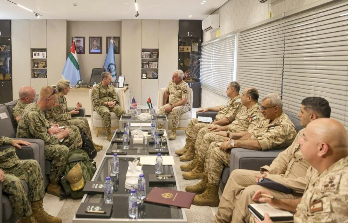 Chairman of the Joint Chiefs of Staff Maj. Gen. Yousef Huneiti on Sunday meets with Chairman of the Joint Chiefs of Staff of the US Armed Forces General Dan Caine
(Petra photo)