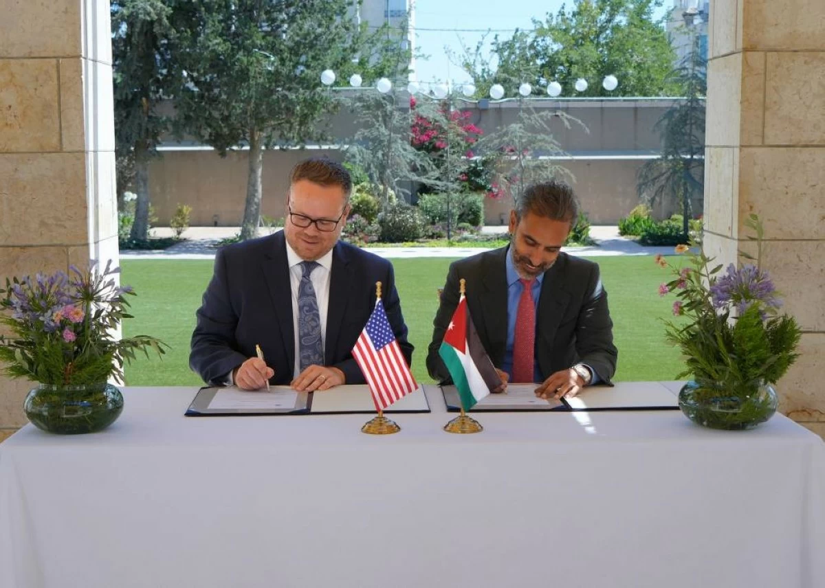 In a June 29 handover ceremony at the US embassy in Amman, Chargé d’Affaires Rohit Nepal signs over leadership responsibilities to newly arrived Chargé d’Affaires Peter Shea (Photo courtesy of the US embassy in Amman)