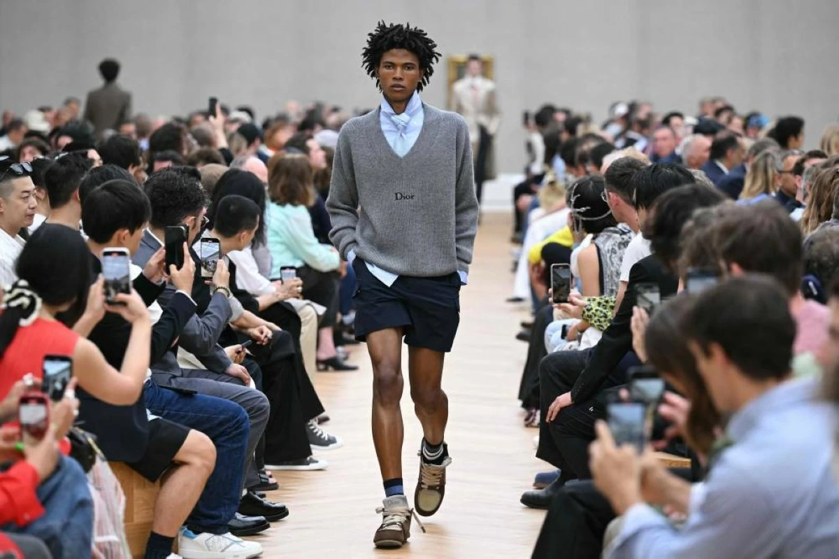 A model presents a creation by Dior Homme for the Menswear Ready-to-wear Spring-Summer 2026 collection as part of the Paris Fashion Week in Paris, on Friday
(AFP photo)