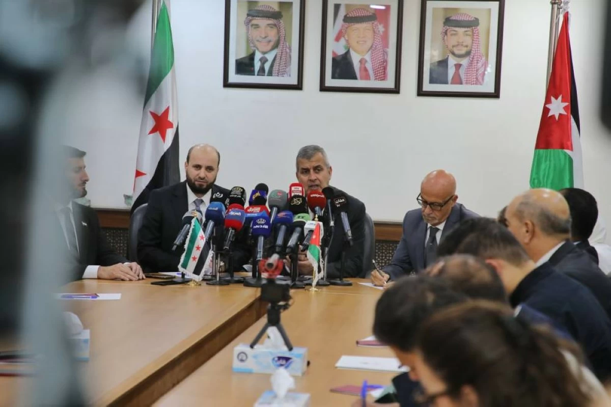 Minister of Energy and Mineral Resources Saleh Kharabsheh (centre), Minister of Water and Irrigation Raed Abul Saud (right) and Syrian Minister of Energy Mohammad Bashir (left) during a joint press conference in Amman on Wednesday
(Photo by Ahmad Khleifat)