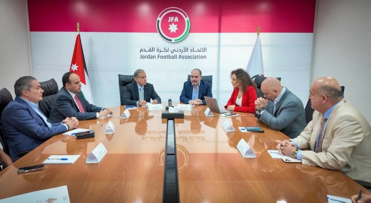 HRH Prince Ali Bin Al Hussein, President of the Jordan Football Association (JFA), on Wednesday chairs a meeting of the Association attended by Prime Minister Jafar Hassan
(Petra photo)