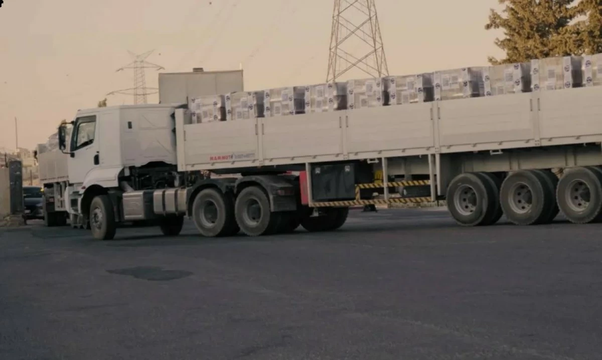 The Jordan Hashemite Charity Organisation (JHCO dispatches four land convoys to Gaza carrying critical food supplies
(Petra photo)