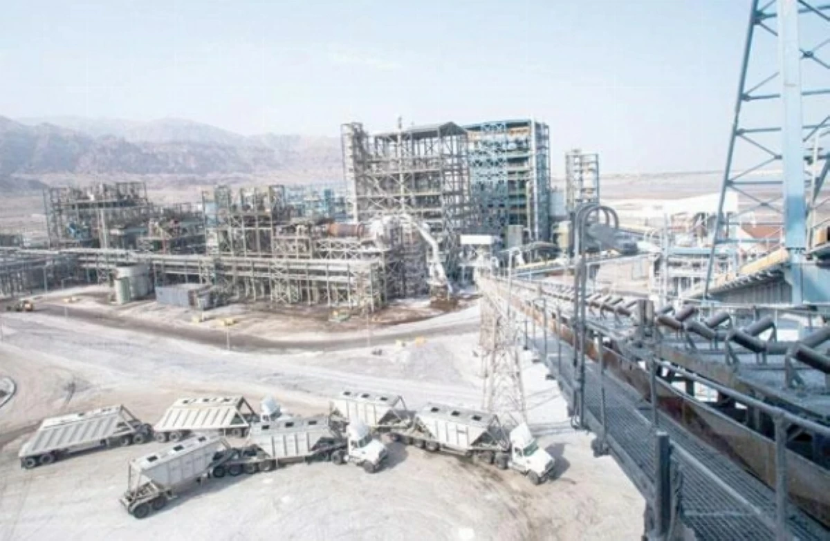 Production sites of the Jordan Phosphate Mines Company (JPMC) in Al Shediyeh and the Arab Potash Company (APC) in Ghour Al Safi
(JT file)