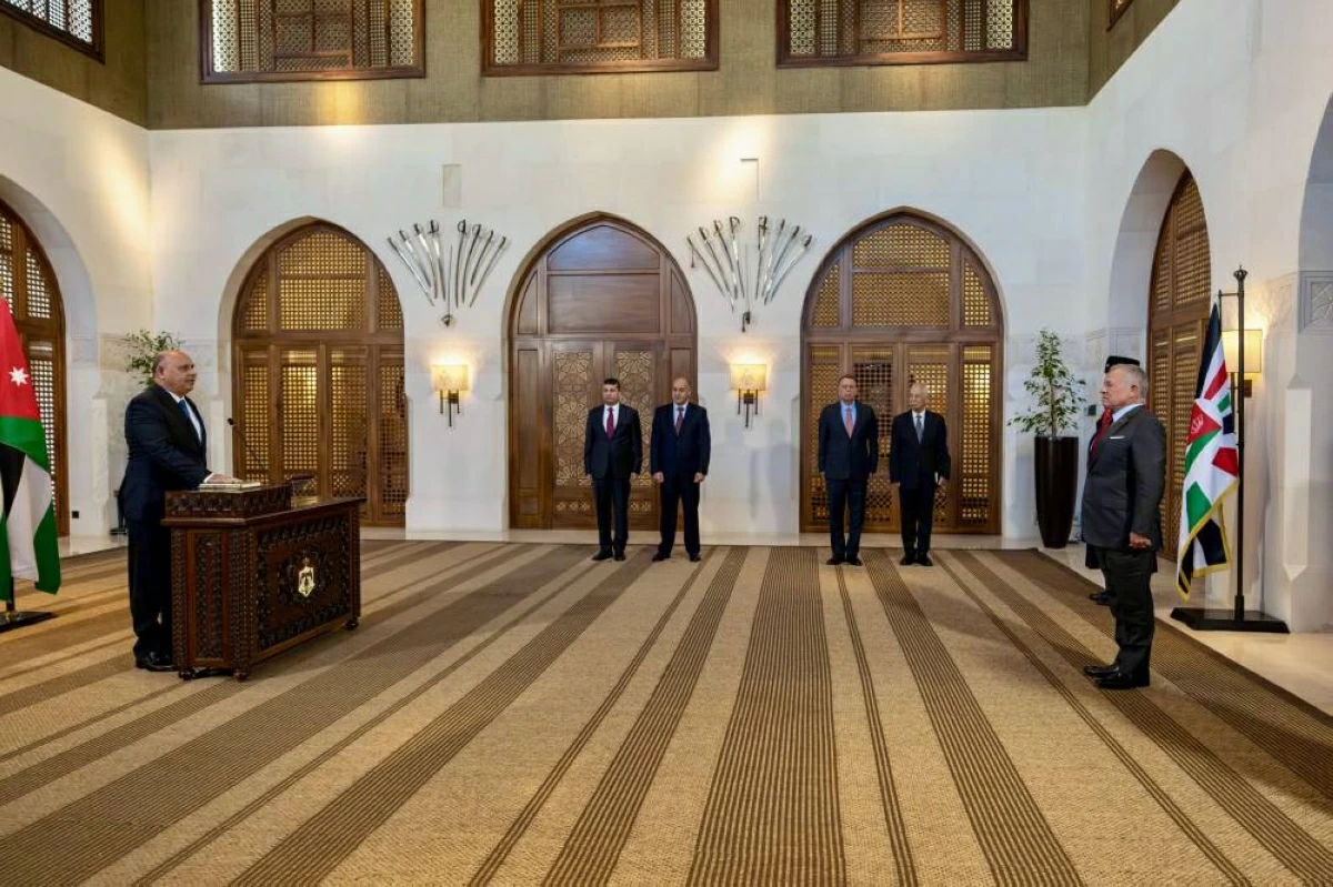 His Majesty King Abdullah swears in the Ministry of Interior’s newly appointed governors, at Al Husseiniya Palace
(Photo courtesy of Royal Court)