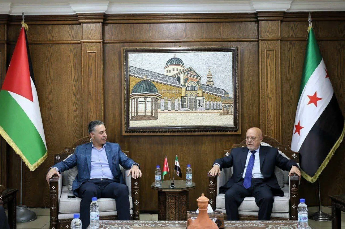 Minister of Industry, Trade and Supply Yarub Qudah meets with Syrian Minister of Economy and Trade Mohammad Shaar to review measures aimed at accelerating joint efforts to expand economic cooperation (Photo courtesy of Ministry of Industry, Trade and Supply)
