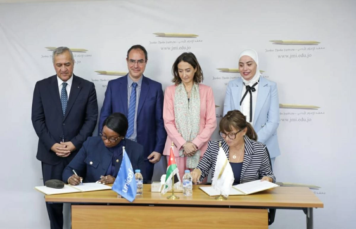 The Jordan Media Institute (JMI) and UNICEF on Sunday sign an agreement to launch a four-month project aimed at strengthening national capacities and communication mechanisms in the social protection sector, in the presence of HRH Princess Rym Ali, JMI’s founder, and HRH Princess Jalila Bint Ali (Photo courtesy of JMI)