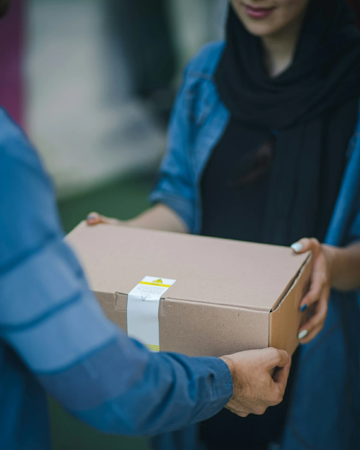 The Ministry of Industry, Trade and Supply is preparing new regulations to control the import of postal parcels through e-commerce in a move aimed at protecting traditional trade from unfair competition (Photo courtesy of unsplash.com