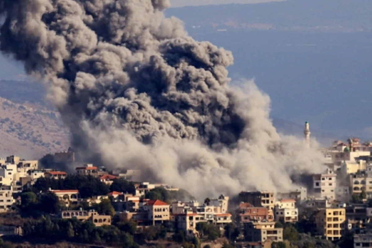 Israel struck a Hizbollah target in Syria on Thursday, a war monitor said, and the United States used heavy bombers to hit rebel targets in Yemen nearly a month into the war in Lebanon (AFP photo)