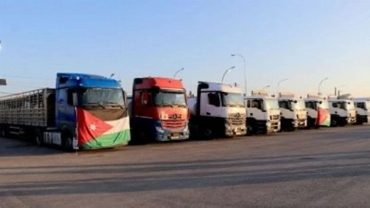 Caption:


The Jordan Hashemite Charity Organisation (JHCO) says on Sunday that an aid convoy of 26 trucks has crossed into besieged Gaza.

(JT file)