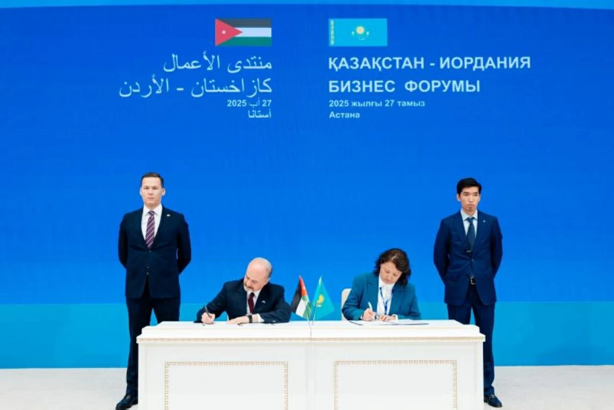 
ASE CEO Mazen Wathaifi and AIX CEO Aseel Mukazhanova signs and MoU which will contribute to develop the two markets' legislative and technical frameworks, and enhancing the investment environment (Photo courtesy of ASE)