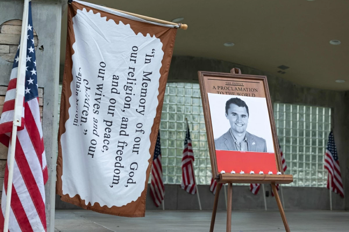 Candles are left in front of a photo of youth activist and influencer Charlie Kirk as people attend a vigil in Orem City Center Park, Orem, Utah, September 10, 2025. (AFP photo)