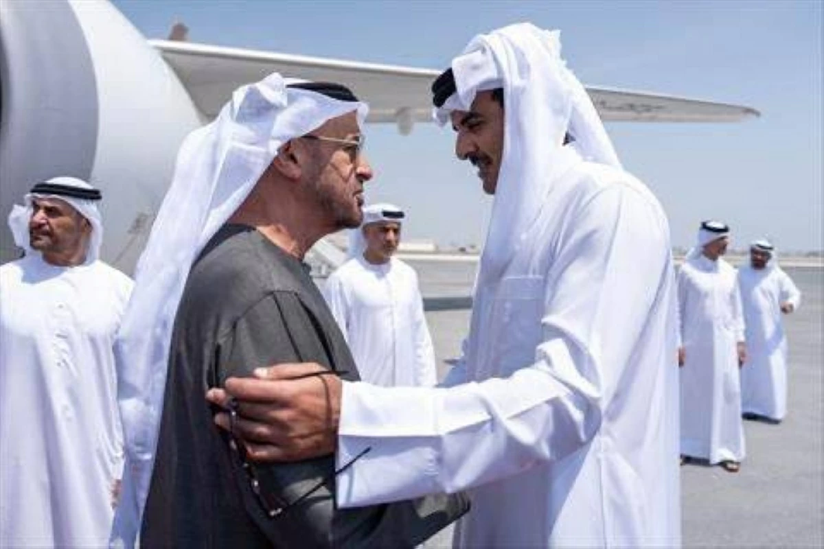 Caption: 

This handout picture released by Qatar's Amiri Diwan shows Qatar's Emir Sheikh Tamim bin Hamad Al Thani (R) welcoming UAE President Sheikh Mohamed bin Zayed Al Nahyan in Doha on September 10, 2025. (AFP photo)