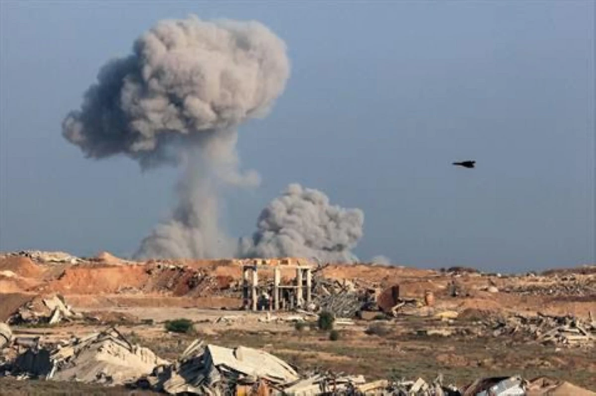 This picture taken from a position at Israel's border with the Gaza Strip shows smoke billowing during an Israeli strike on the besieged Palestinian territory on September 17, 2025 (AFP photo)