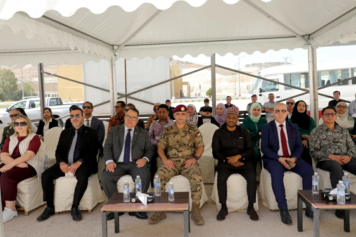 The Director General of the King Abdullah II Special Operations Training Centre (KASOTC) on Tuesday receives several ambassadors accredited to the Kingdom from allied countries
(JAF photo )