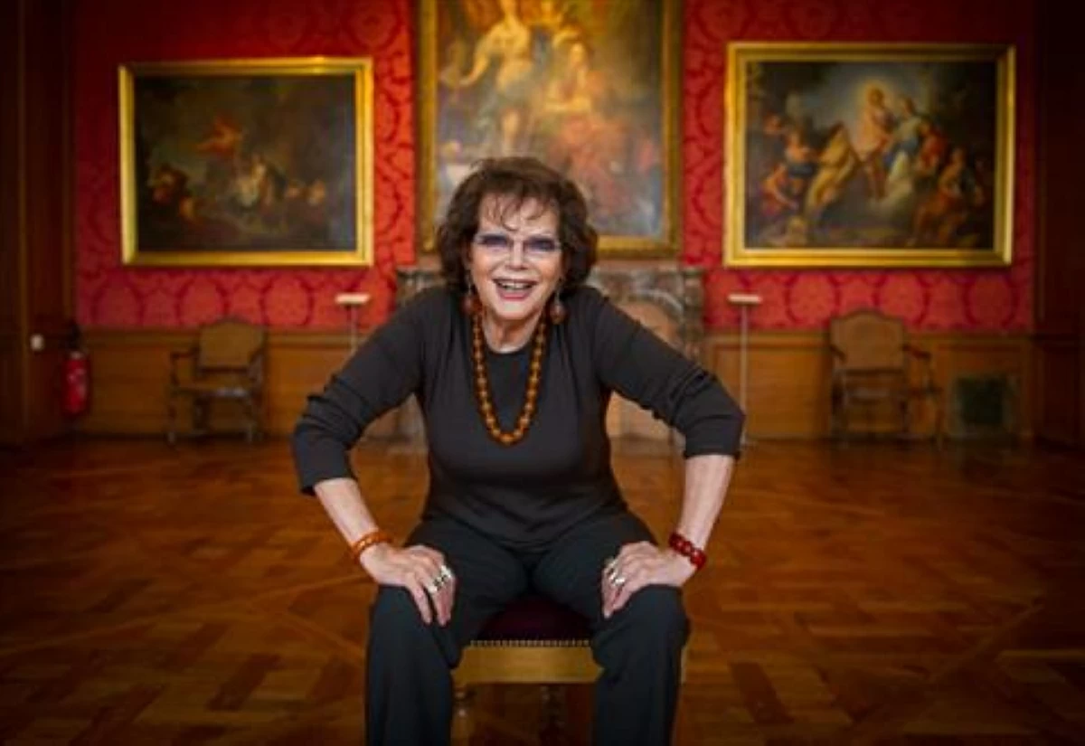 Italian actress Claudia Cardinale poses at the Museum in Tours on February 14, 2015
(AFP photo)