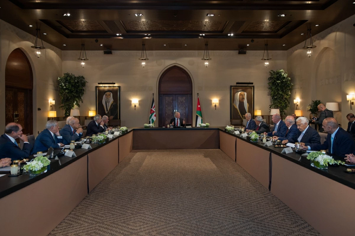 His Majesty King Abdullah, during a meeting at Al Husseiniya Palace with former prime ministers to discuss regional developments and the outcomes of His Majesty’s visit to New York last week, affirmed that Jordan is fully prepared, as always, to safeguard its sovereignty and security

(Photo courtey of Royal Court)
