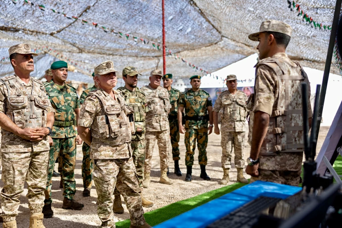 His Majesty King Abdullah, the Supreme Commander of the Jordan Armed Forces-Arab Army, accompanied by HRH Crown Prince Hussein, attend on Monday a military exercise conducted by the Royal Field Air Defence Directorate
(Photos courtesy of Royal Court)