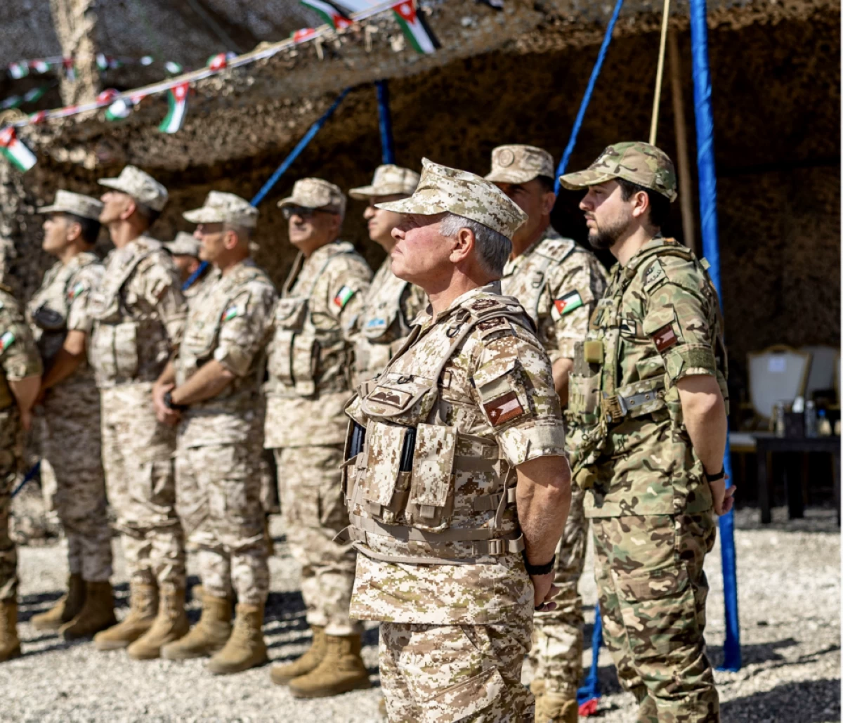 His Majesty King Abdullah, the Supreme Commander of the Jordan Armed Forces-Arab Army, accompanied by HRH Crown Prince Hussein, attend on Monday a military exercise conducted by the Royal Field Air Defence Directorate
(Photos courtesy of Royal Court)