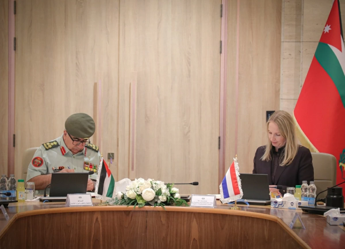 The Jordan Armed Forces-Arab Army (JAF) on Wednesday signs a cooperation agreement with the Netherlands Armed Forces aimed at strengthening bilateral military ties
(JAF photo)