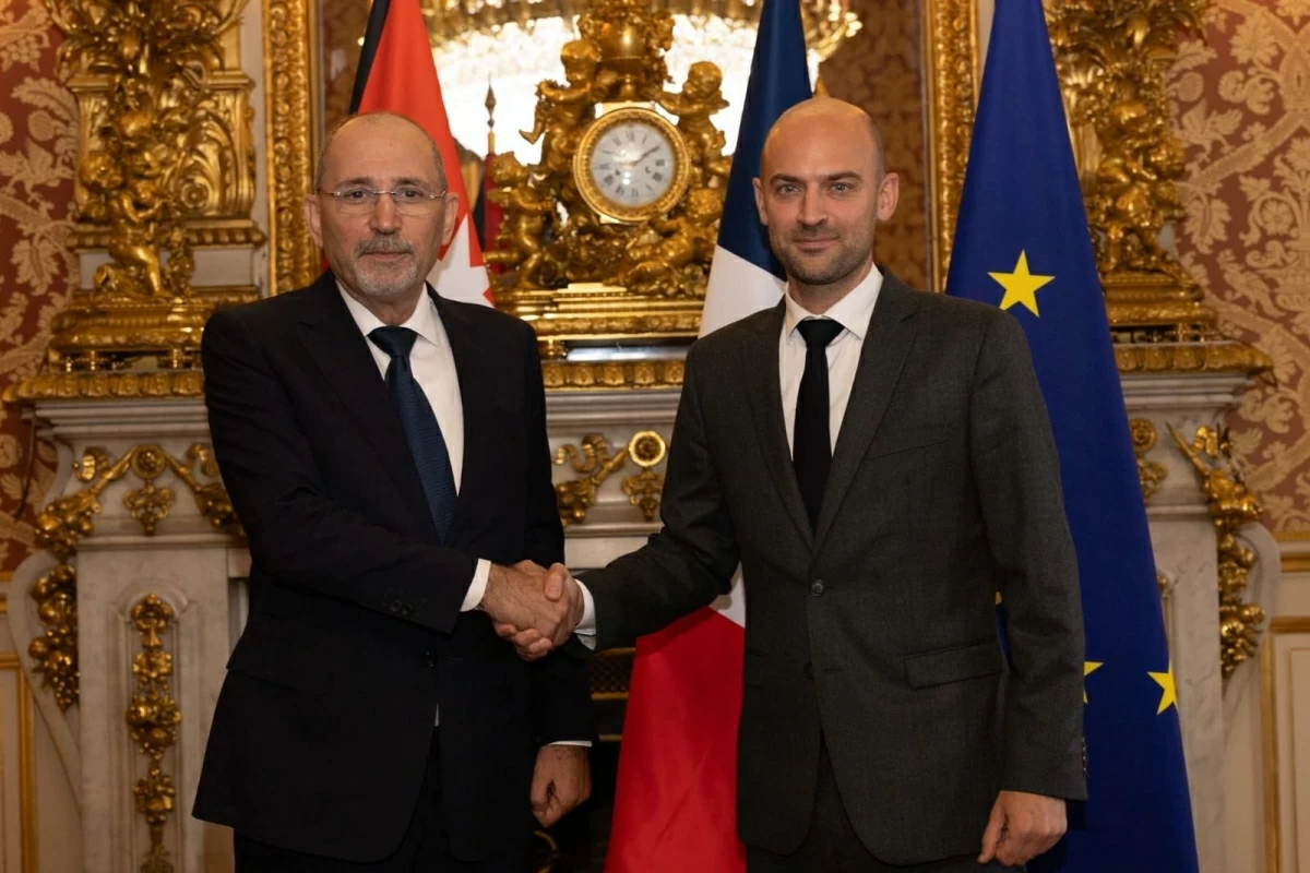 Deputy Prime Minister and Minister of Foreign Affairs Ayman Safadi on Thursday holds talks with French Minister for Europe and Foreign Affairs Jean-Noel Barrot (Photo courtesy of Foreign Ministry)
