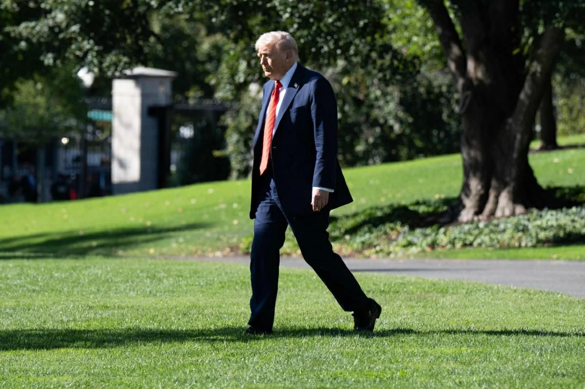 US President Donald Trump walks to Marine One on the South Lawn of the White House in Washington, DC, on October 10, 2025, on his way to Walter Reed National Military Medical Center to receive a medical checkup (AFP photo)