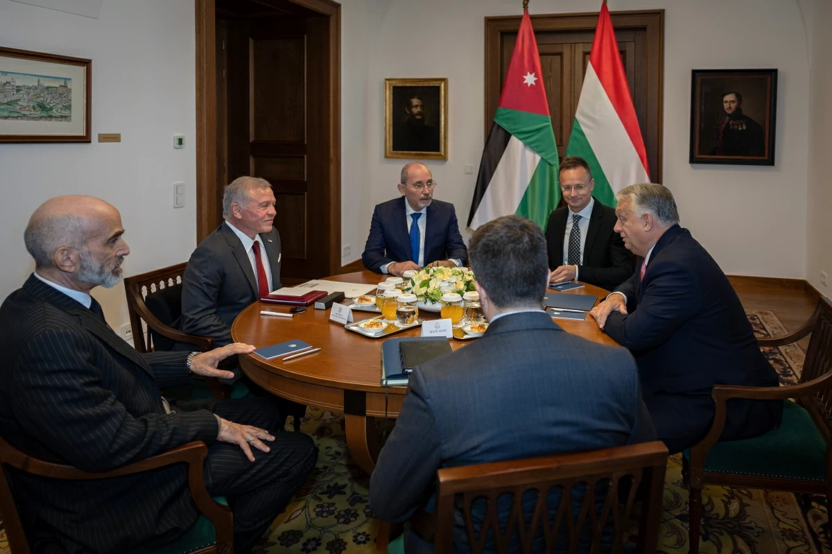 His Majesty King Abdullah holds talks with Hungary Prime Minister Viktor Orbán in Budapest on Thursday, where they discuss the need to step up international efforts to achieve stability and peace at the regional and global levels.(photo courtesy of Royal Court)