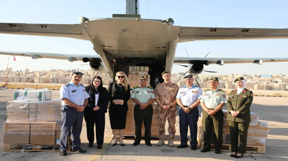 The Jordan Armed Forces–Arab Army (JAF) receives a shipment of medical aid from the Czech Republic, including medicines and medical supplies for patients in the Gaza Strip
(JAF photo)