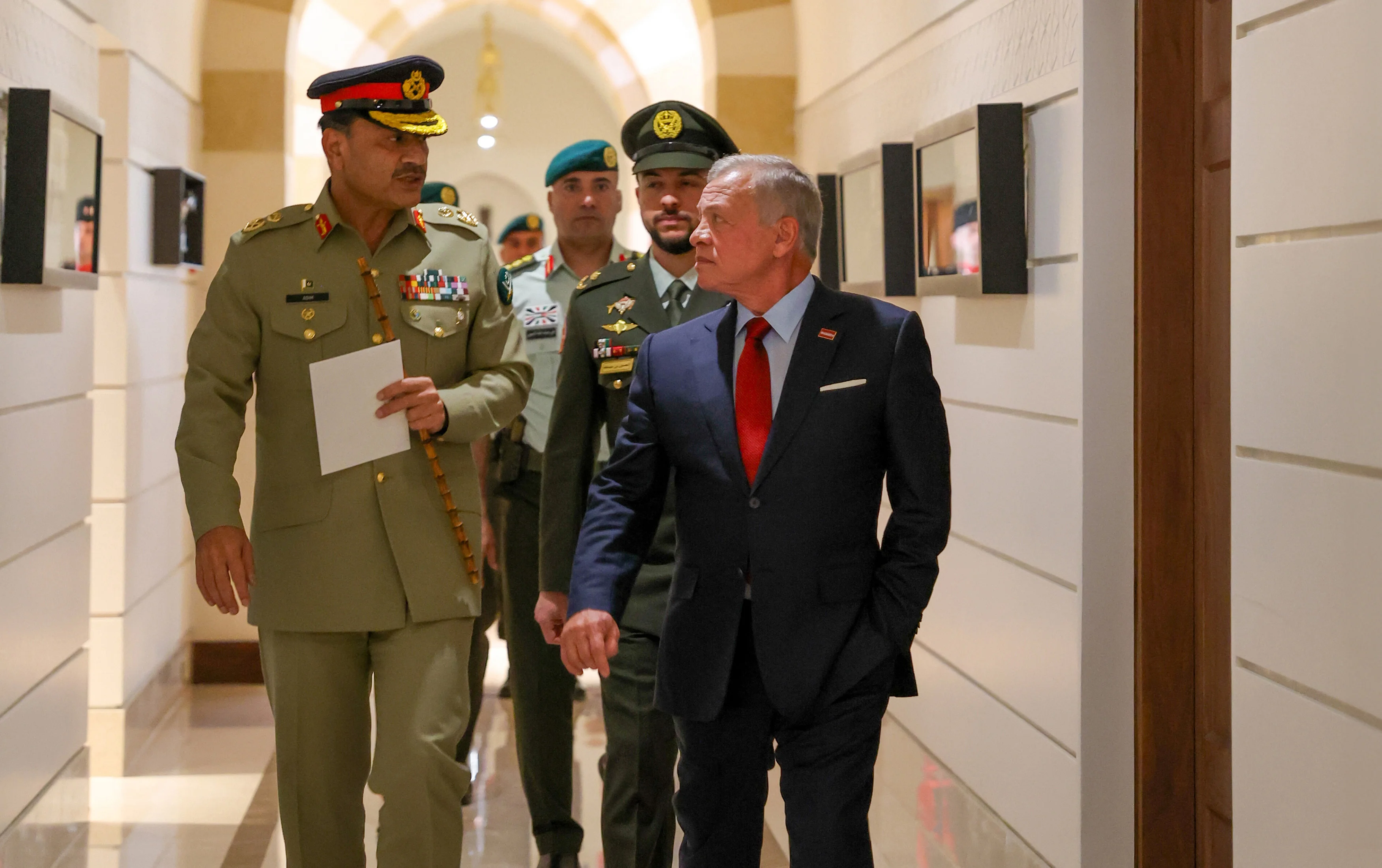 His Majesty King Abdullah meets with Pakistan Chief of the Army Staff Field Marshal Asim Munir on Sunday.(photo courtesy of Royal Court)