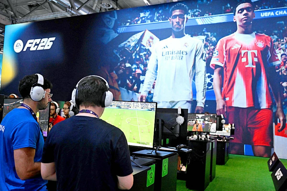 People play EA Sports FC 26 during the Gamescom gaming convention in Cologne, Germany, on August 20
(AFP photo)