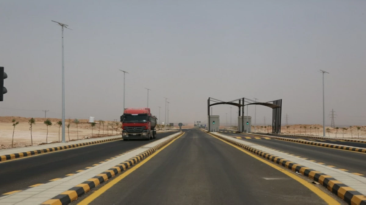 The paid Harraneh–Omari Highway reduces the distance between the Omari border and Amman by about 21 kilometers compared with the free route
(Petra photo)
