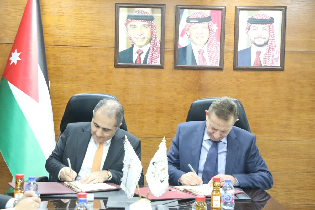 The Investment Ministry and the Agriculture Ministry sign on Monday a developer agreement for the Agricultural and Development Industries Complex in Ghor Al Mazraa and Al Hadeetha in Karak Governorate (Photo courtesy of the Investment Ministry)