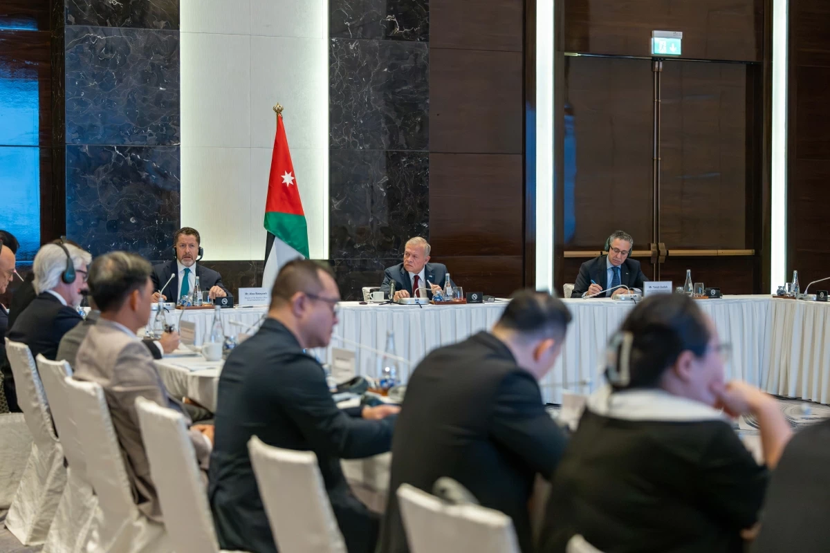 His Majesty King Abdullah meets in Hanoi on Thursday with representatives of leading Vietnamese textile companies and representatives of Jordan’s textile sector (photos courtesy of Royal Court)