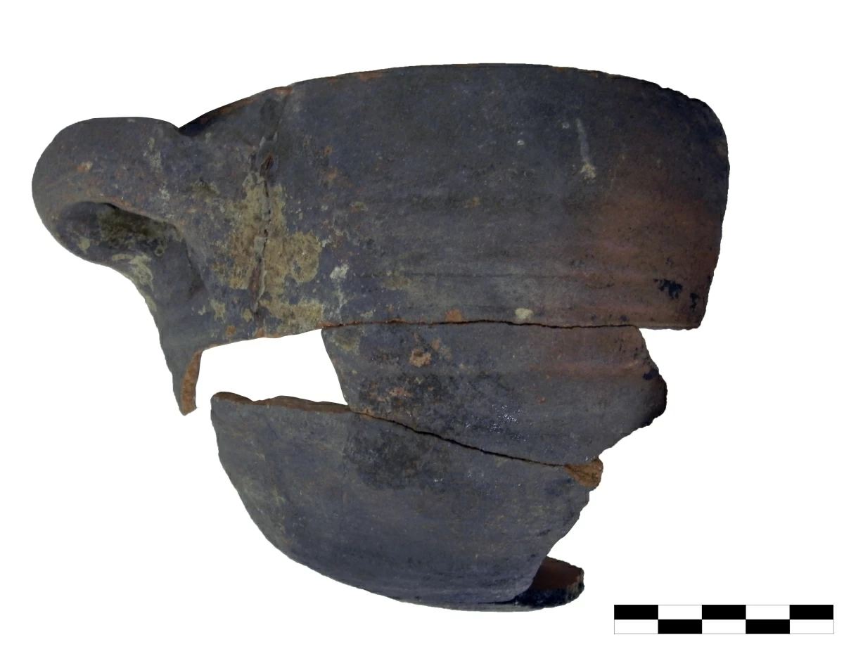 Cooking bowl produced locally in Dharih, a site located on the King's Highway
(Photo courtesy of Laura Vie)