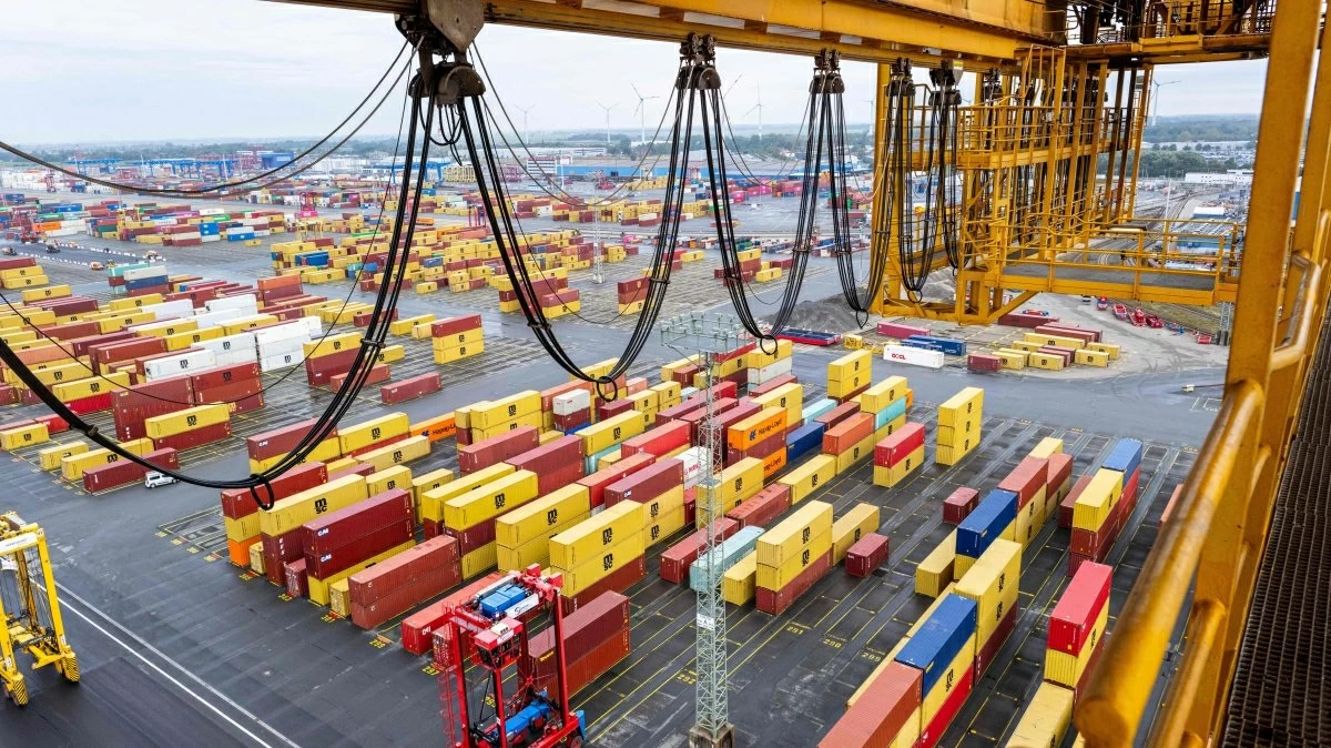 A photo taken from a container bridge shows containers stacked at the overseas port of Bremerhaven, northwestern Germany, Oct. 7, 2025 (AFP file photo) 