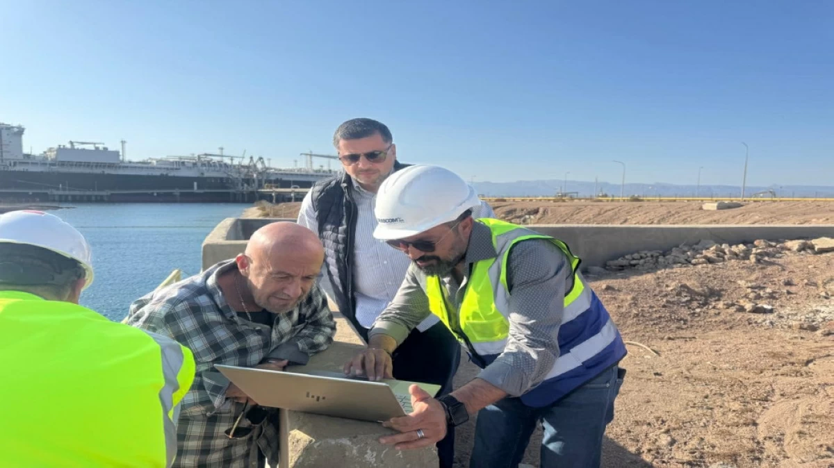 Minister of Water and Irrigation Raed Abu Saud during a field visit to the National Carrier Project site in Aqaba on Thursday (Al Mamlaka photo)
