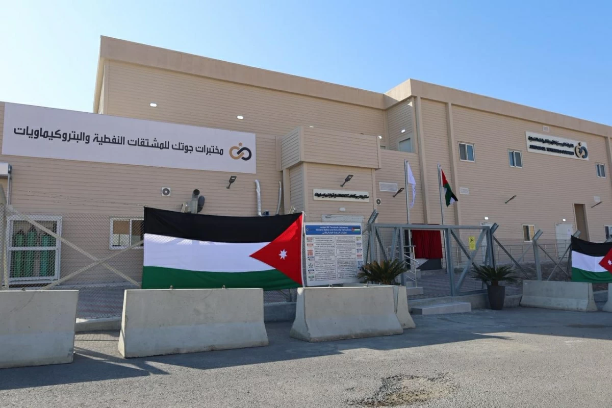 Energy Minister Saleh Kharabsheh on Thursday inaugurates the new Jordan Oil Terminals Company (JOTC) laboratory for petroleum derivatives and petrochemicals
(Photo courtesy of Ministry of Energy)