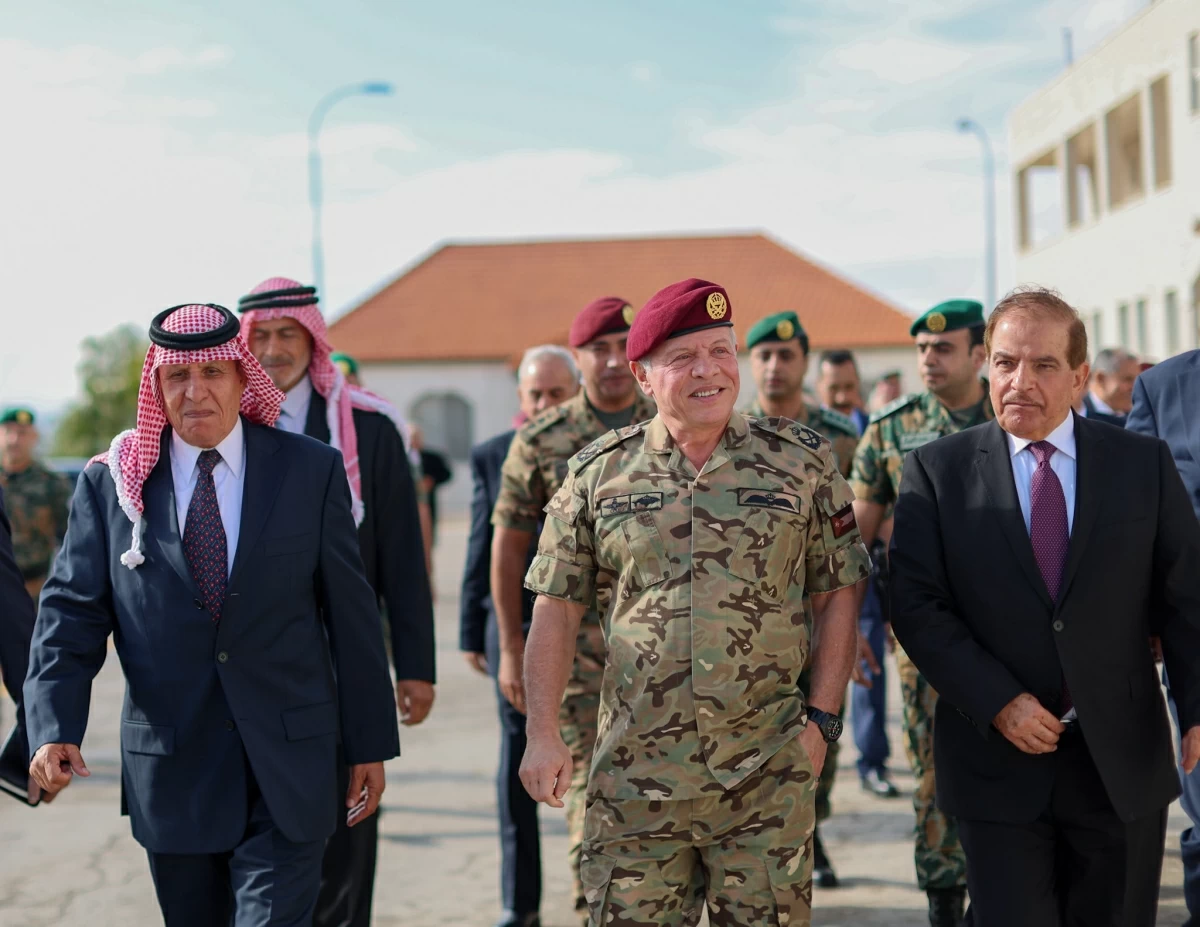 His Majesty King Abdullah, the Supreme Commander of the Jordan Armed Forces-Arab Army, meets on Wednesday with military retirees who served with him in the Special Forces (Photos courtesy of Royal Court)