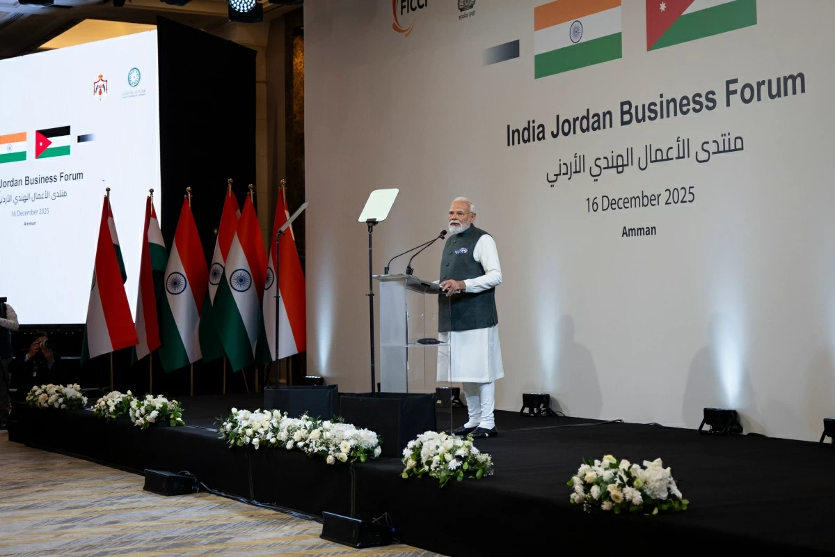 His Majesty King Abdullah, HRH Crown Prince Hussein, and India Prime Minister Narendra Modi attend the opening session of the India-Jordan Business Forum in Amman, aimed at strengthening economic partnerships between the two countries (Photo courtesy of Royal Court)