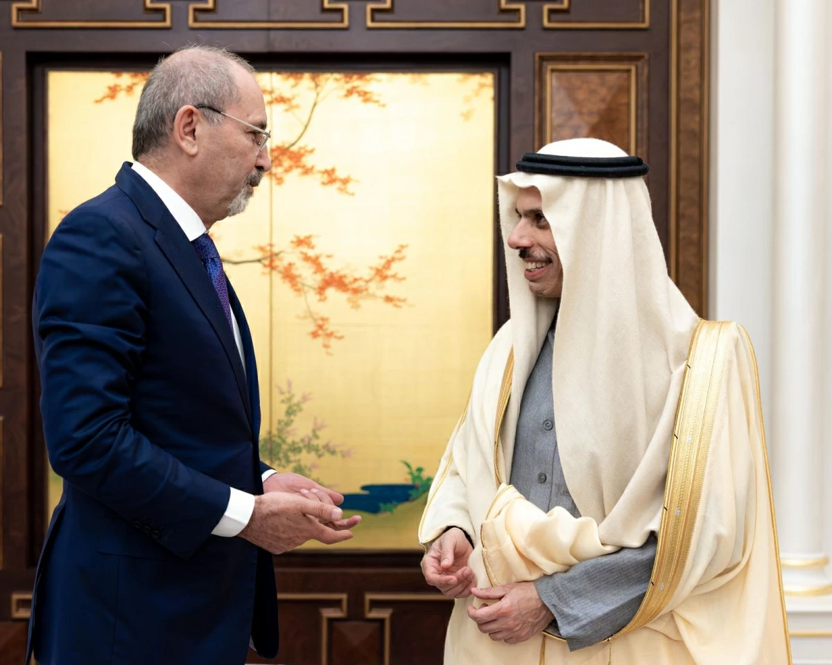 Deputy Prime Minister and Minister of Foreign Affairs Ayman Safadi meets on Saturday in Riyadh with Saudi Foreign Minister Prince Faisal Bin Farhan  (Photo courtesy of Foreign Ministry)