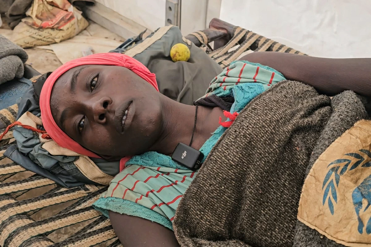 Sudanese mother of five, 25-year old Dowa Hamed, who was paralysed from the waist down during childbirth and had to be carried across the border to flee the RSF attack on Heglig area in western Sudan on December 30, 2025 (AFP photo)